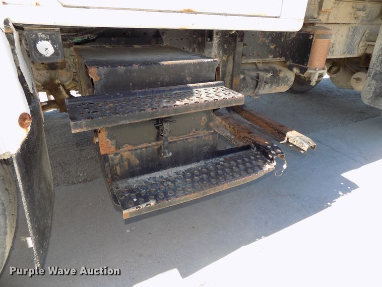 image for item DG2644 1993 International 4700  dump truck