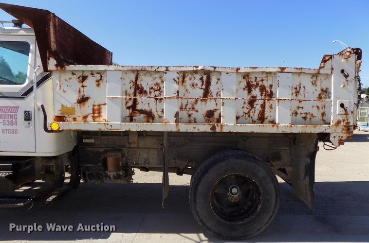 image for item DG2644 1993 International 4700  dump truck