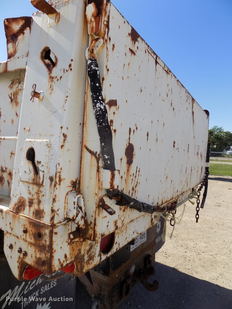 image for item DG2644 1993 International 4700  dump truck