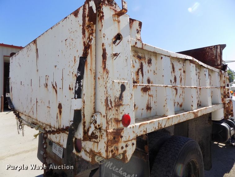 image for item DG2644 1993 International 4700  dump truck