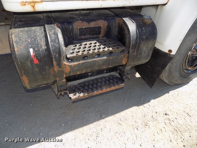 image for item DG2644 1993 International 4700  dump truck