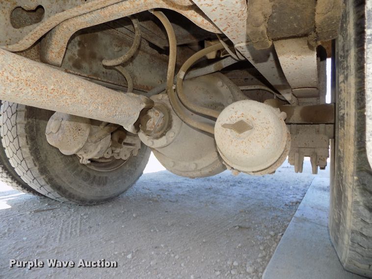 image for item DG2644 1993 International 4700  dump truck