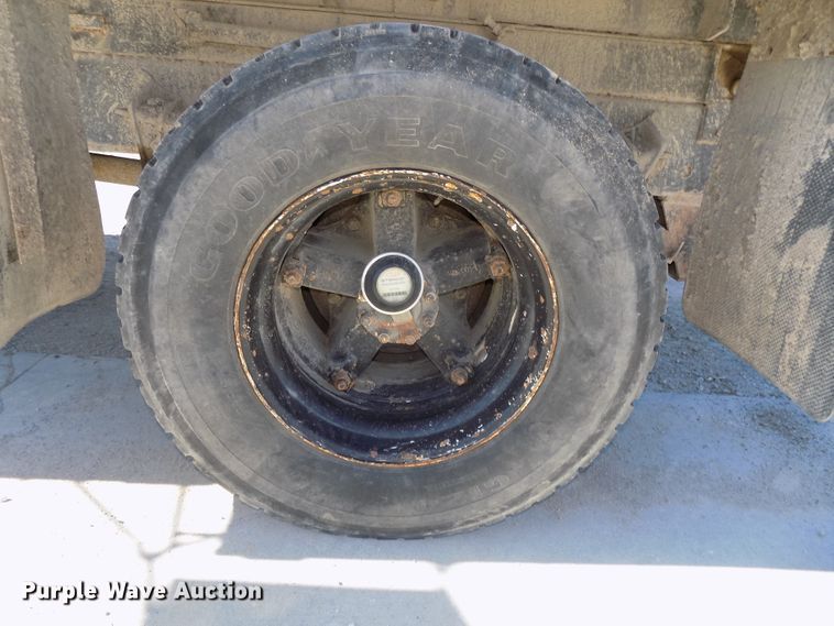 image for item DG2644 1993 International 4700  dump truck