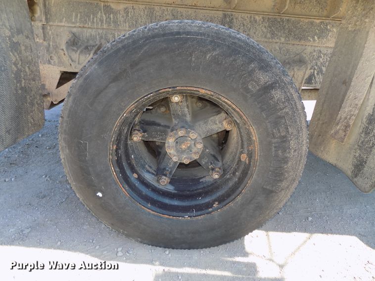 image for item DG2644 1993 International 4700  dump truck