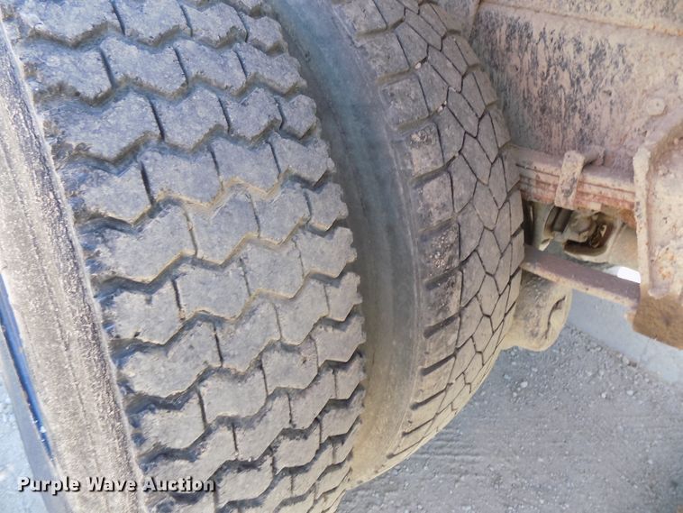 image for item DG2644 1993 International 4700  dump truck