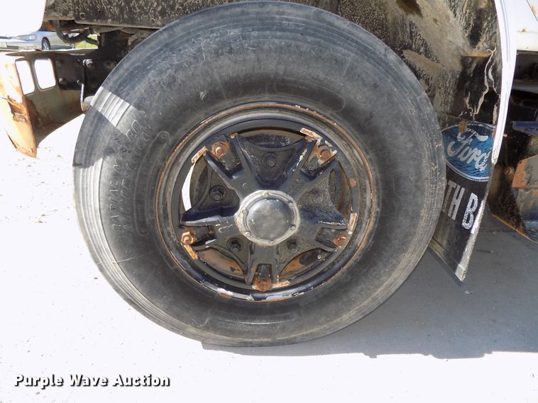 image for item DG2644 1993 International 4700  dump truck