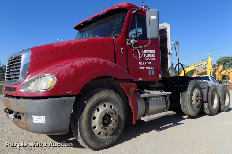 image for item DG2645 2006 Freightliner Columbia  semi truck