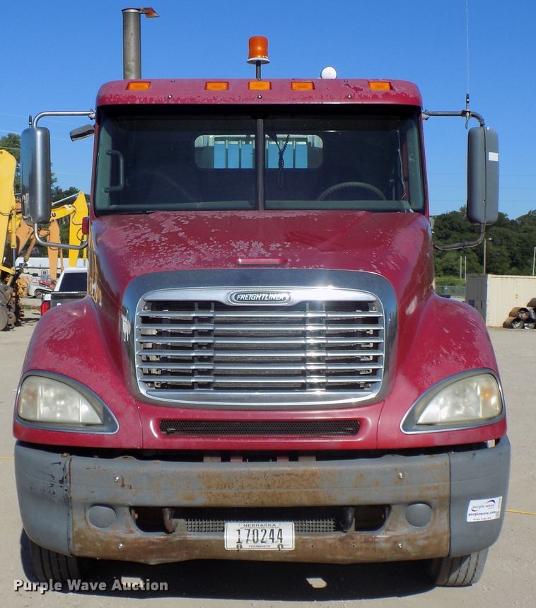 image for item DG2645 2006 Freightliner Columbia  semi truck