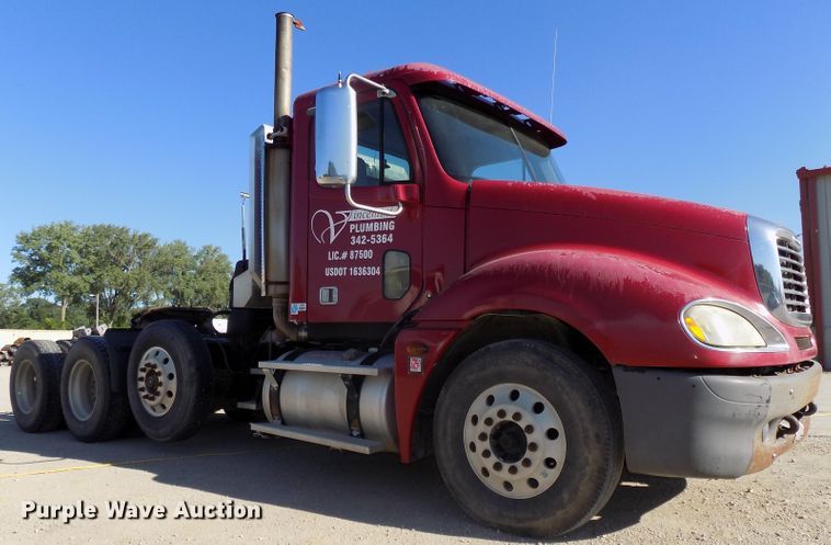 image for item DG2645 2006 Freightliner Columbia  semi truck