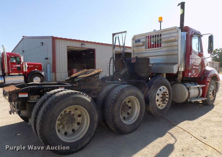 image for item DG2645 2006 Freightliner Columbia  semi truck