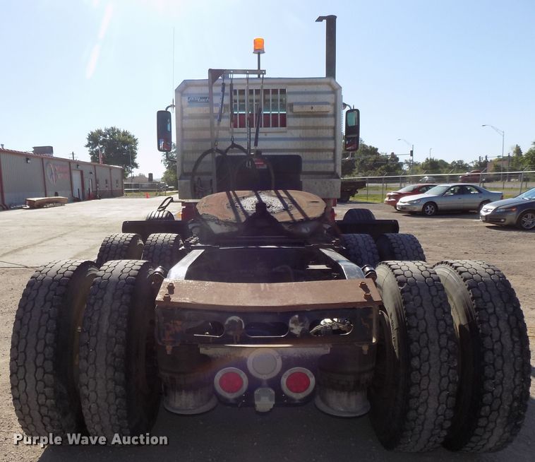 image for item DG2645 2006 Freightliner Columbia  semi truck