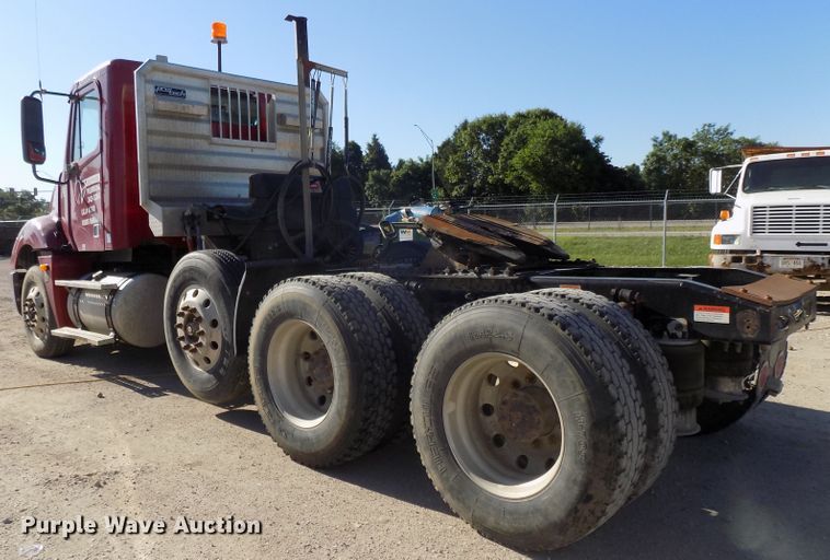 image for item DG2645 2006 Freightliner Columbia  semi truck