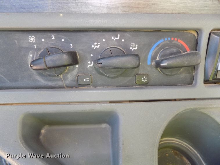 image for item DG2645 2006 Freightliner Columbia  semi truck