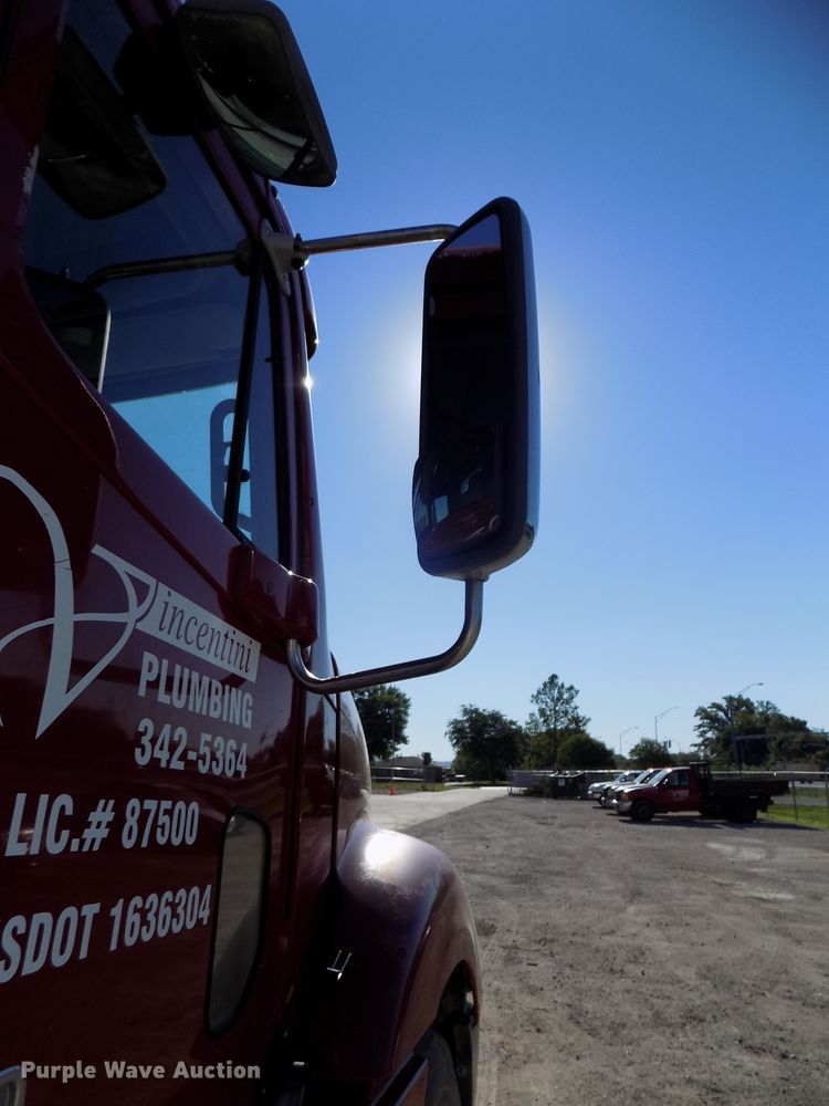 image for item DG2645 2006 Freightliner Columbia  semi truck