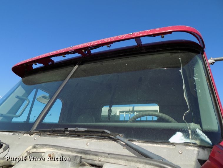 image for item DG2645 2006 Freightliner Columbia  semi truck