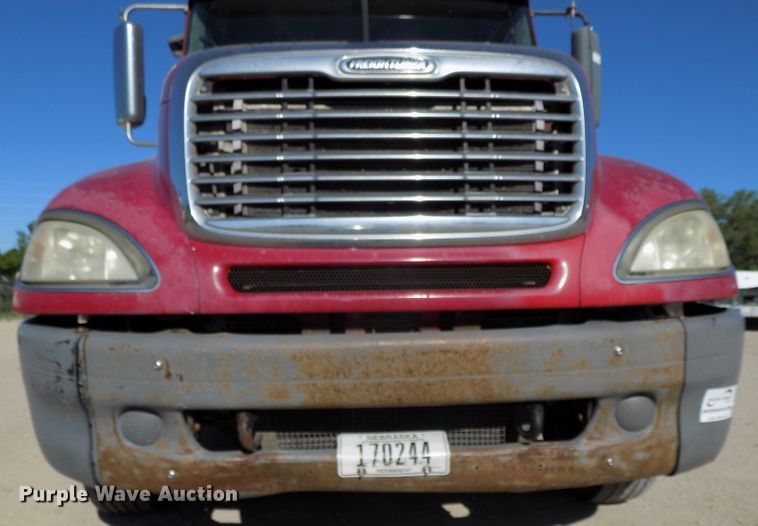 image for item DG2645 2006 Freightliner Columbia  semi truck