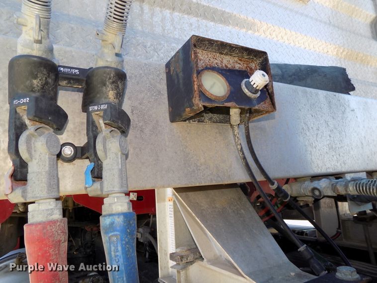 image for item DG2645 2006 Freightliner Columbia  semi truck