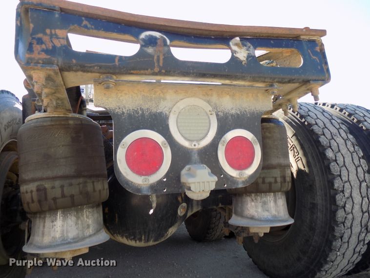 image for item DG2645 2006 Freightliner Columbia  semi truck