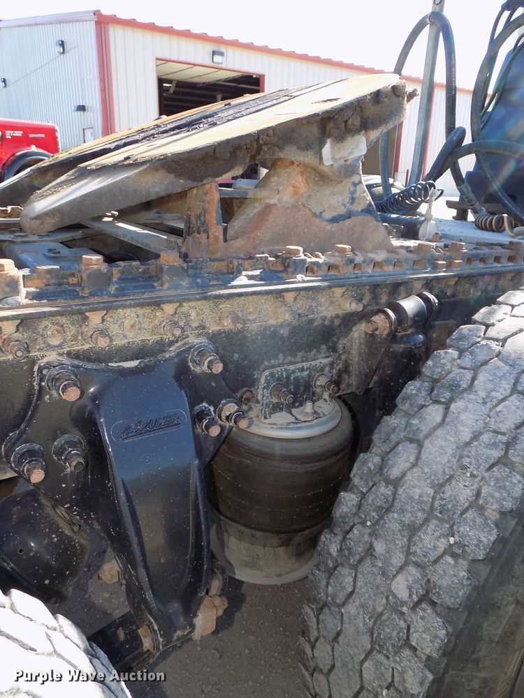 image for item DG2645 2006 Freightliner Columbia  semi truck