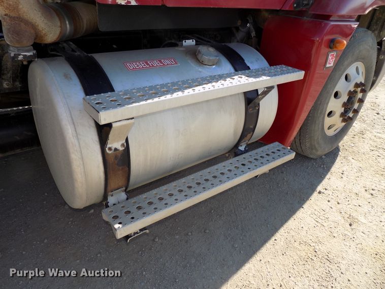 image for item DG2645 2006 Freightliner Columbia  semi truck