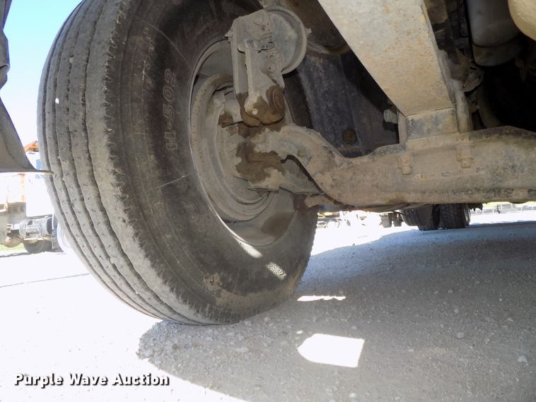 image for item DG2645 2006 Freightliner Columbia  semi truck