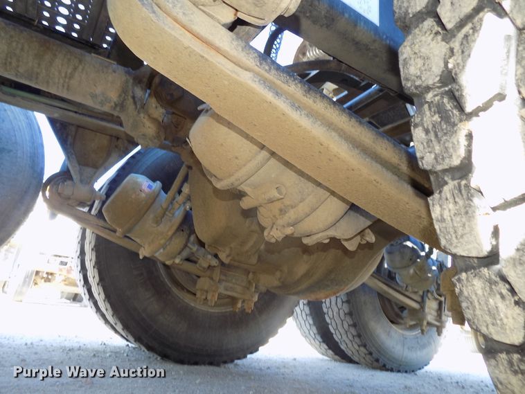 image for item DG2645 2006 Freightliner Columbia  semi truck