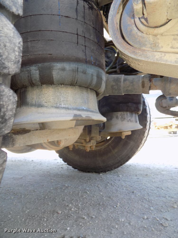 image for item DG2645 2006 Freightliner Columbia  semi truck