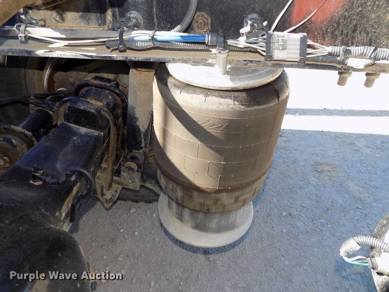 image for item DG2645 2006 Freightliner Columbia  semi truck