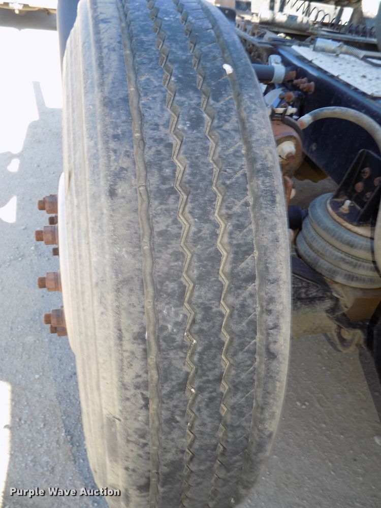 image for item DG2645 2006 Freightliner Columbia  semi truck