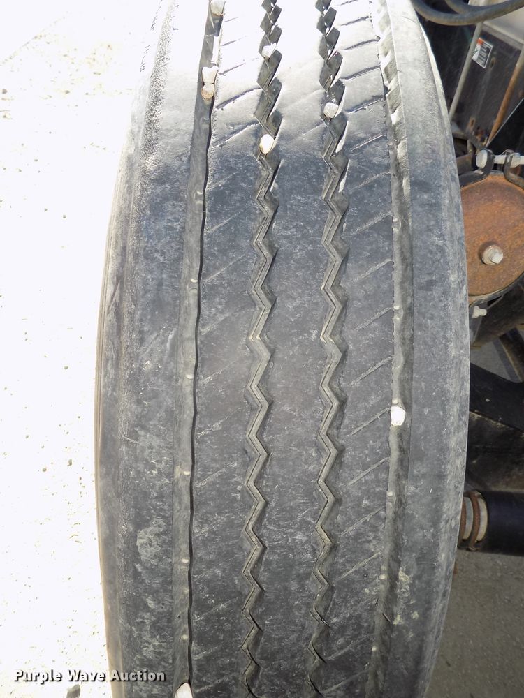 image for item DG2645 2006 Freightliner Columbia  semi truck