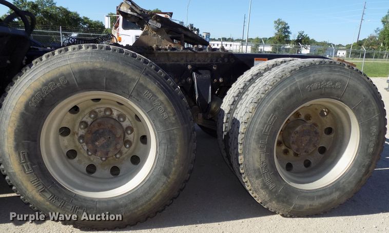 image for item DG2645 2006 Freightliner Columbia  semi truck