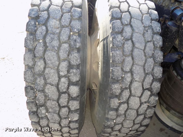 image for item DG2645 2006 Freightliner Columbia  semi truck