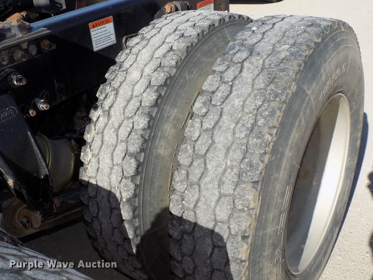 image for item DG2645 2006 Freightliner Columbia  semi truck