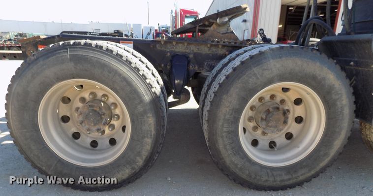 image for item DG2645 2006 Freightliner Columbia  semi truck