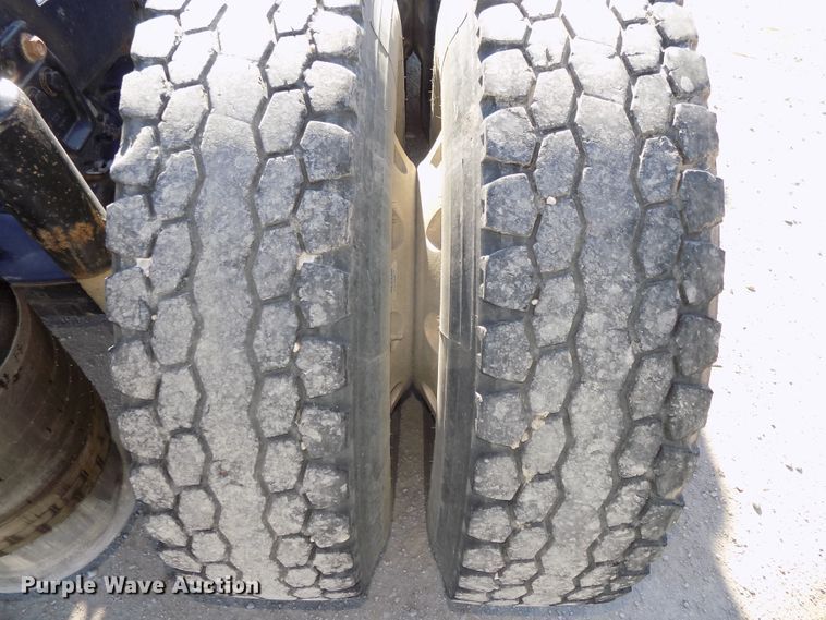 image for item DG2645 2006 Freightliner Columbia  semi truck