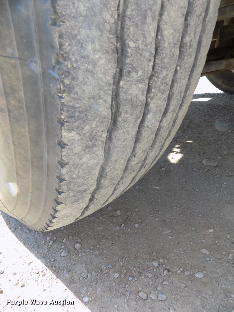 image for item DG2645 2006 Freightliner Columbia  semi truck