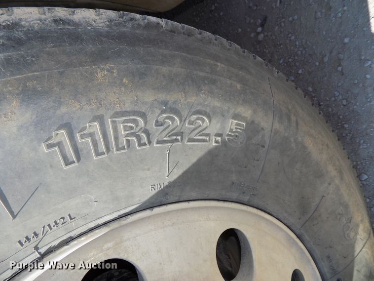 image for item DG2645 2006 Freightliner Columbia  semi truck