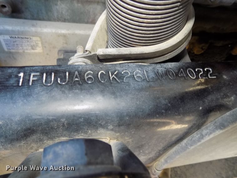 image for item DG2645 2006 Freightliner Columbia  semi truck