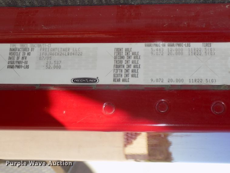 image for item DG2645 2006 Freightliner Columbia  semi truck