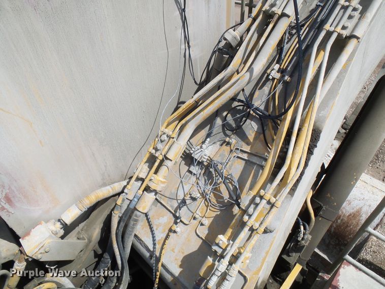 image for item DG5717 1999 Caterpillar 345B  material handler hydraulic excavator