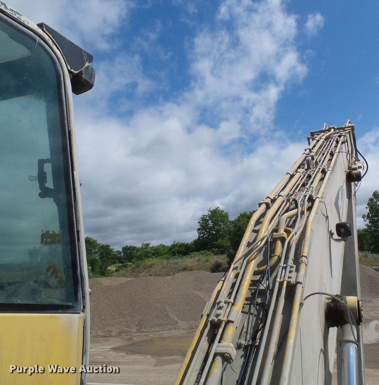 image for item DG5717 1999 Caterpillar 345B  material handler hydraulic excavator