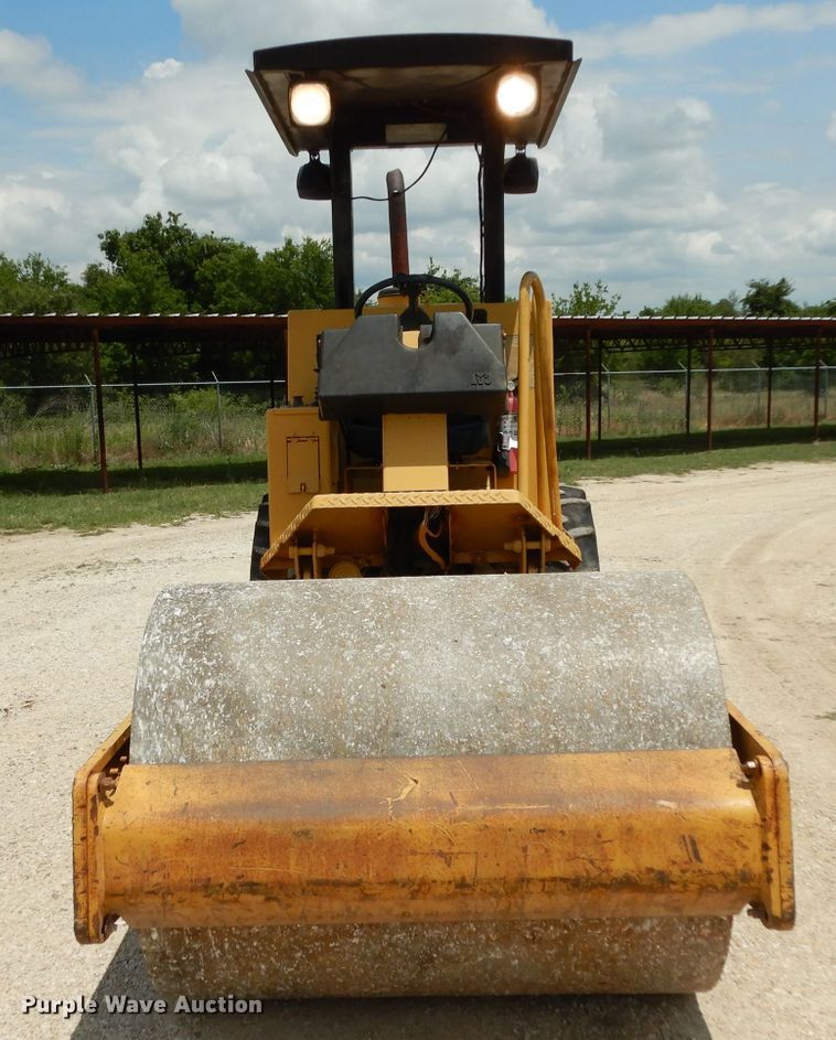 image for item DG6831 1998 Caterpillar CS-323C single drum vibratory roller