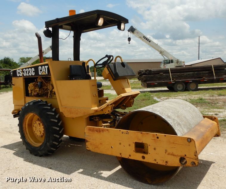 image for item DG6831 1998 Caterpillar CS-323C single drum vibratory roller