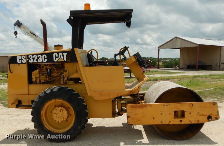 image for item DG6831 1998 Caterpillar CS-323C single drum vibratory roller