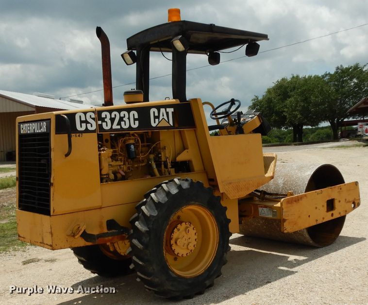 image for item DG6831 1998 Caterpillar CS-323C single drum vibratory roller