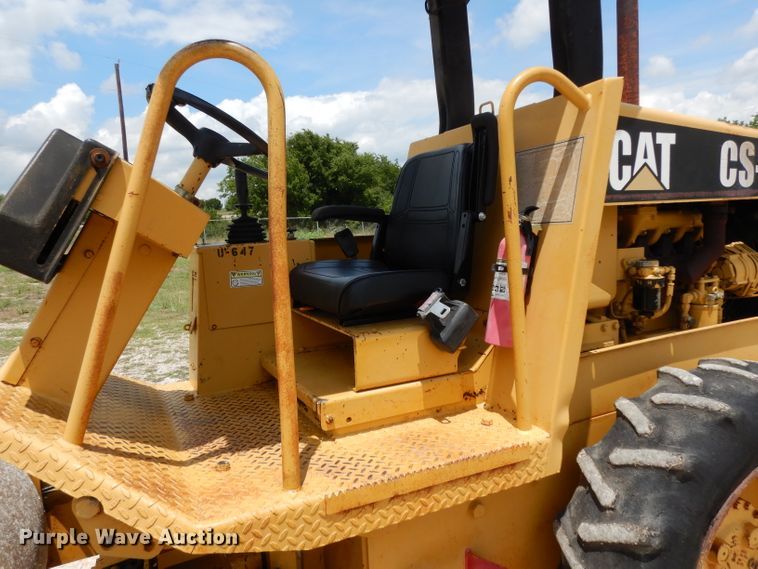 image for item DG6831 1998 Caterpillar CS-323C single drum vibratory roller