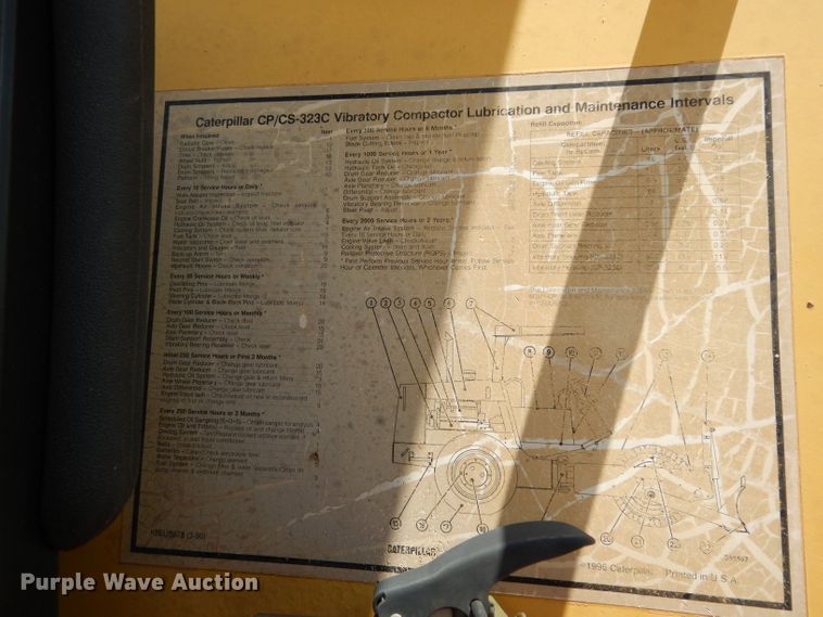 image for item DG6831 1998 Caterpillar CS-323C single drum vibratory roller
