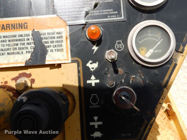 image for item DG6831 1998 Caterpillar CS-323C single drum vibratory roller