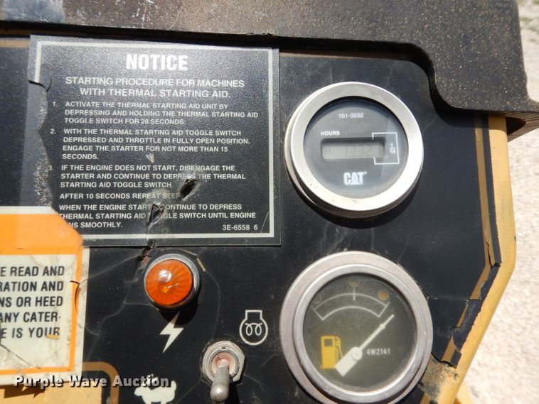 image for item DG6831 1998 Caterpillar CS-323C single drum vibratory roller