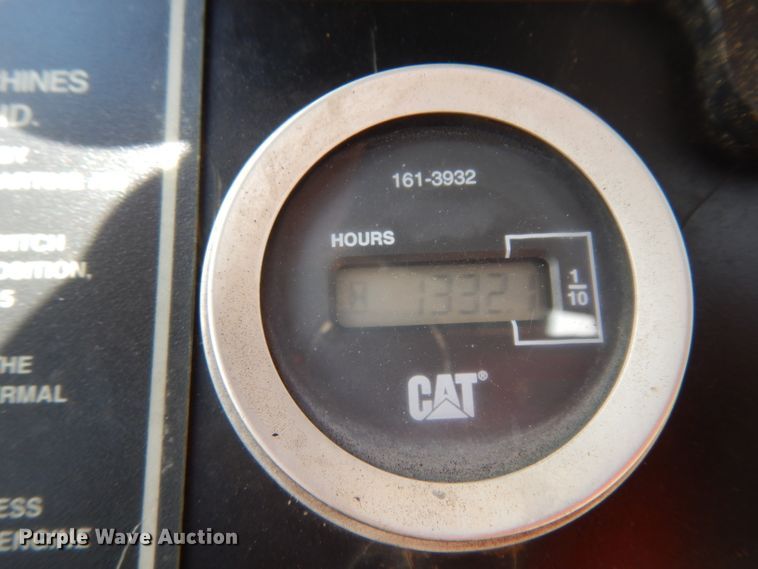 image for item DG6831 1998 Caterpillar CS-323C single drum vibratory roller